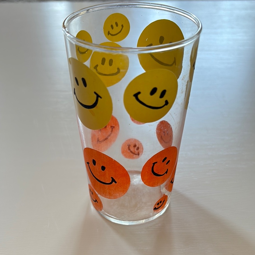 70’s Smiley Cup - Picture 2 of 2
